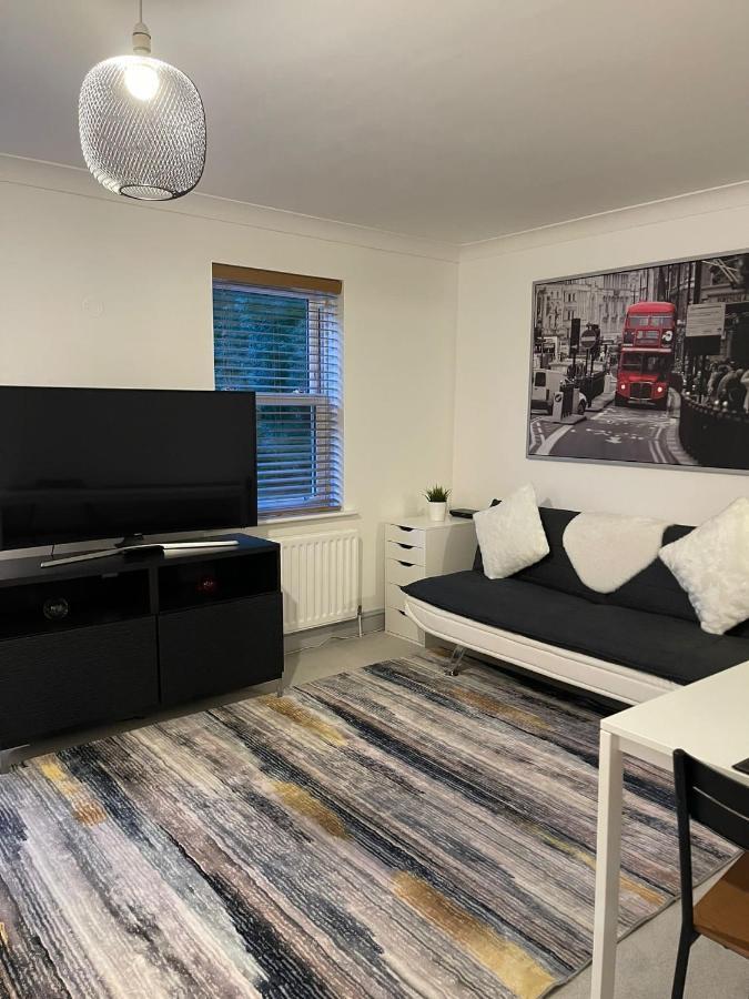 Stunning Studio Flat - Free Parking - 3 Min From Sutton Station Daire Dış mekan fotoğraf