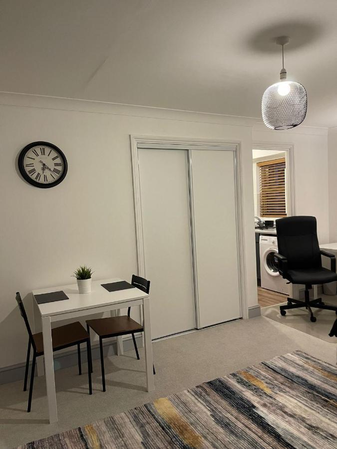 Stunning Studio Flat - Free Parking - 3 Min From Sutton Station Daire Dış mekan fotoğraf