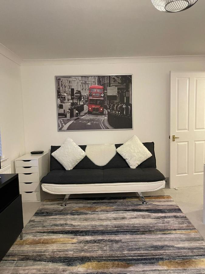 Stunning Studio Flat - Free Parking - 3 Min From Sutton Station Daire Dış mekan fotoğraf